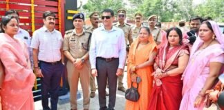 बस्ती में पिंक बूथ का उद्घाटन: महिलाओं के लिए नया सहारा।