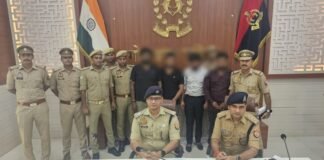 अलमारी तोड़कर चोरी करने वाले 4 गिरफ्तार।