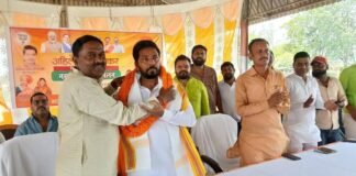 घनघटा में देवी अहिल्याबाई होल्कर त्रिशताब्दी स्मृति अभियान: नीलमणि और जय चौबे ने अर्पित किए श्रद्धा सुमन।