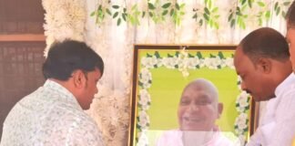 डॉ. उदय प्रताप चतुर्वेदी ने बांटे अपनों के दुख।