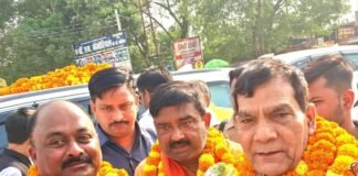 मंत्री एके शर्मा का खलीलाबाद में भव्य स्वागत, बलराम यादव ने उठाई सड़क मरम्मत की मांग।