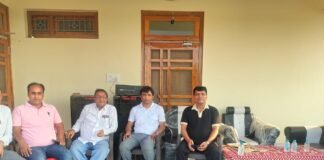 नवदंपति को आशीर्वाद देने मझौवा एगडंगा पहुंचे सूर्या ग्रुप चेयरमैन