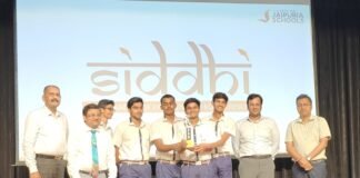 सेठ एम. आर. जयपुरिया स्कूल, बस्ती के छात्रों को “एडुवैन्स” के लिए युवा उद्यमिता पुरस्कार।