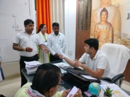 चौरी चौरा तहसील में पानी का संकट: अधिवक्ता-वादकारी परेशान, मरम्मत की मांग।