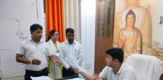 चौरी चौरा तहसील में पानी का संकट: अधिवक्ता-वादकारी परेशान, मरम्मत की मांग।