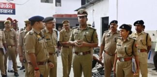 डीआईजी बस्ती का पुलिस लाइन निरीक्षण, रिक्रूट्स से संवाद।