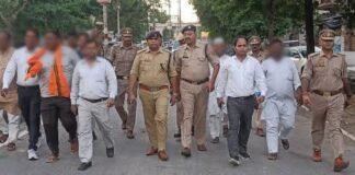 मोहर्रम व कांवड़ यात्रा की तैयारी: संतकबीरनगर पुलिस ने मगहर में की पैदल गश्त, जनता को दिलाया सुरक्षा का भरोसा।