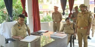 एसपी संतोष मिश्रा ने थाना पटहेरवा का निरीक्षण कर त्योहारों की तैयारी की समीक्षा की।