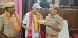 रूधौली थाने का कमाल: दीवान के बेटे ने सेल्फ स्टडी से क्रैक किया JEE एडवांस.