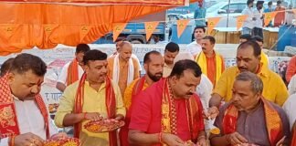 ज्येष्ठ मंगल पर बालाजी हनुमान मंदिर में सुंदरकांड पाठ, विधायकों ने बांटा प्रसाद।