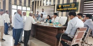 डीएम-एसपी ने सुनीं फरियादियों की समस्याएं: समयबद्ध निस्तारण के निर्देश।