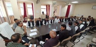 नवनिर्वाचित अधिवक्ता पदाधिकारियों की डीएम से शिष्टाचार भेंट, त्वरित न्याय का संकल्प।