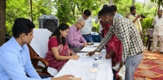 खीरों थाना दिवस: डीएम-एसपी ने सुनीं फरियादें, त्वरित निस्तारण के निर्देश।