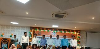 214 किसान परिवारों को योगी सरकार की संजीवनी, 5-5 लाख का डेमो चेक वितरित।