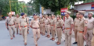 गोरखपुर में पैदल गश्त: सुरक्षा व्यवस्था का लिया जायजा।