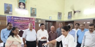 महापौर के कर-कमलों से बेटियों को सौंपी आत्मनिर्भरता की सवारी — रोटरी क्लब गोरखपुर का प्रेरक उपक्रम “साइकिल से स्कूल, सपनों की ओर: रोटरी क्लब ने बेटियों को दी नई उड़ान”