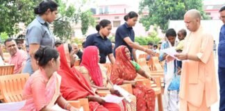 सीएम योगी का जनता दर्शन: हर नागरिक की सेवा-सुरक्षा प्राथमिकता, भू-माफियाओं पर सख्ती।