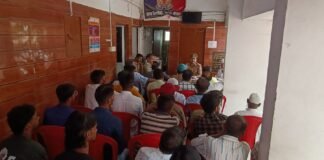 मोहर्रम जुलूस की तैयारियों को लेकर तिवारीपुर थाने में बैठक, सीओ ने अराजक तत्वों पर सख्त कार्रवाई की चेतावनी।