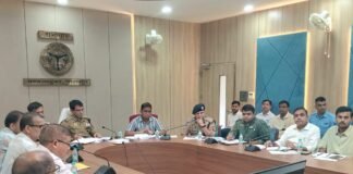 महामहिम राज्यपाल के गोरखपुर दौरे की तैयारियां, सुरक्षा व्यवस्था पर मंडलायुक्त सभागार में बैठक।