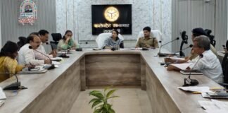 रायबरेली में डीएम-एसपी की अध्यक्षता में सड़क सुरक्षा और नशा विरोधी समिति की बैठक संपन्न।