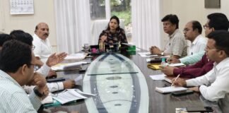 सीएम डैशबोर्ड समीक्षा में डीएम ने मांगा रैंकिंग में सुधार, संचारी रोग नियंत्रण पर जोर