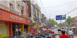 समय माता मंदिर से फ्लाईओवर तक जाम का संकट: पार्किंग की कमी से बाजार और दवा के लिए जाने वाले राहगीर परेशान।