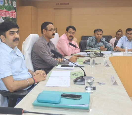 मण्डलायुक्त की अध्यक्षता में वृहद वृक्षारोपण अभियान-2025 की सफलता हेतु बैठक, 30.592 लाख पौधों का लक्ष्य।