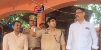 डीएम आलोक कुमार और एसपी संदीप कुमार मीना ने तामेश्वरनाथ धाम में कांवड़ यात्रा की तैयारियों का लिया जायजा, सुरक्षा और सुविधाओं पर जोर।