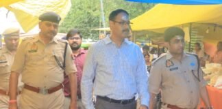 डीएम-एसपी ने तामेश्वरनाथ धाम में कांवड़ यात्रा व्यवस्थाओं का लिया जायजा।