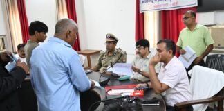 संपूर्ण समाधान दिवस में मंडलायुक्त-डीआईजी ने सुनीं जन समस्याएँ, त्वरित निस्तारण के कड़े निर्देश।