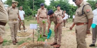 एसपी संदीप कुमार मीना ने ‘एक पेड़ माँ के नाम 2.0’ अभियान के तहत पुलिस लाइन में किया वृक्षारोपण।