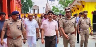 कांवड़ यात्रा की तैयारियों का जायजा, मण्डलायुक्त और डीआईजी ने किया भदेश्वरनाथ मंदिर का दौरा