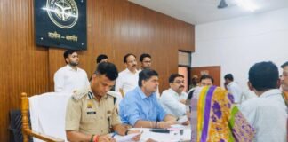 मंडलायुक्त अनिल ढिंगरा और डीआईजी एस. चनप्पा की मौजूदगी में बांसगांव तहसील में सम्पूर्ण समाधान दिवस, फरियादियों को मिली राहत की उम्मीद।