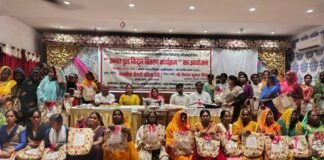 हस्तशिल्पियों को सिलाई मशीन व टूलकिट्स वितरण: ब्लॉक प्रमुख प्रतिनिधि बोले- पीएम व सीएम समाज के अंतिम व्यक्ति तक पहुंचा रहे योजनाओं का लाभ।