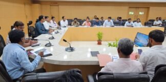 डीएम ने की धान-गेहूं खरीद व परिवहन दरों की समीक्षा।