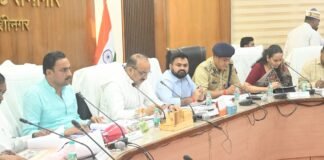 प्रभारी मंत्री ने कुशीनगर में की समीक्षा, योजनाओं में तेजी के निर्देश