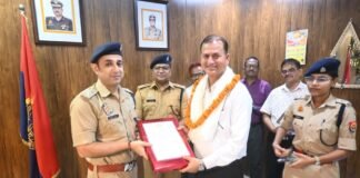 सिद्धार्थनगर में 8 पुलिसकर्मियों को दी गई ससम्मान विदाई।