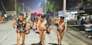 एसपी संदीप कुमार मीना ने थाना बखिरा क्षेत्र में पैदल गश्त कर बढ़ाया सुरक्षा का अहसा।