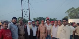 नेवास गांव में हिंदू-मुस्लिम एकता के साथ धूमधाम से मनाया गया मुहर्रम, गोरखपुर में मातमी जुलूसों का उमड़ा सैलाब।