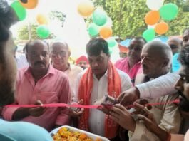 बाबा तामेश्वर नाथ धाम में श्रावण मेले का भव्य शुभारंभ, डॉ. उदय प्रताप चतुर्वेदी और बलिराम यादव ने किया उद्घाटन।