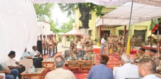 पुलिस उपमहानिरीक्षक ने थाना पडरौना का वार्षिक निरीक्षण कर दिए दिशा-निर्देश, सुधार और सुरक्षा पर जोर।