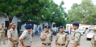 एडीजी और डीआईजी ने पुलिस लाइन का किया निरीक्षण