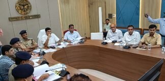 मण्डलायुक्त अनिल ढिंगरा की अध्यक्षता में यातायात व्यवस्था पर बैठक।