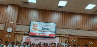 स्वच्छ सर्वेक्षण 2024-25 में नगर निगम ने रचा इतिहास, महापौर और आयुक्त का जोरदार स्वागत।