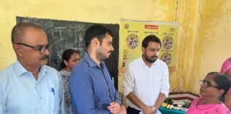 मुख्य विकास अधिकारी शाश्वत त्रिपुरारी ने संभव अभियान 5.0 का खजनी ब्लॉक में किया प्रभावी निरीक्षण!