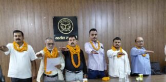 गोरखपुर में संग्रह अमीन संघ का निर्विरोध चुनाव, दीप चंद्र और अतेंद्र सिंह बने अध्यक्ष-मंत्री