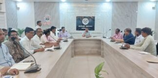 एडीएम न्यायिक की अध्यक्षता में चकबंदी विभाग की समीक्षा, अविवादित वरासत निस्तारण पर जोर