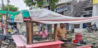 खलीलाबाद में मुंबई वड़ा पाव का स्वाद, जीत रहा दिल।