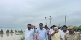 डीएम दीपक मीणा ने सरयू नदी कटान का लिया जायजा, बचाव कार्य तेज करने के निर्देश।