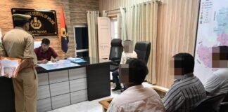 डीआईजी संजीव त्यागी ने बस्ती में सुनी जनता की समस्याएं, त्वरित निस्तारण के दिए निर्देश।